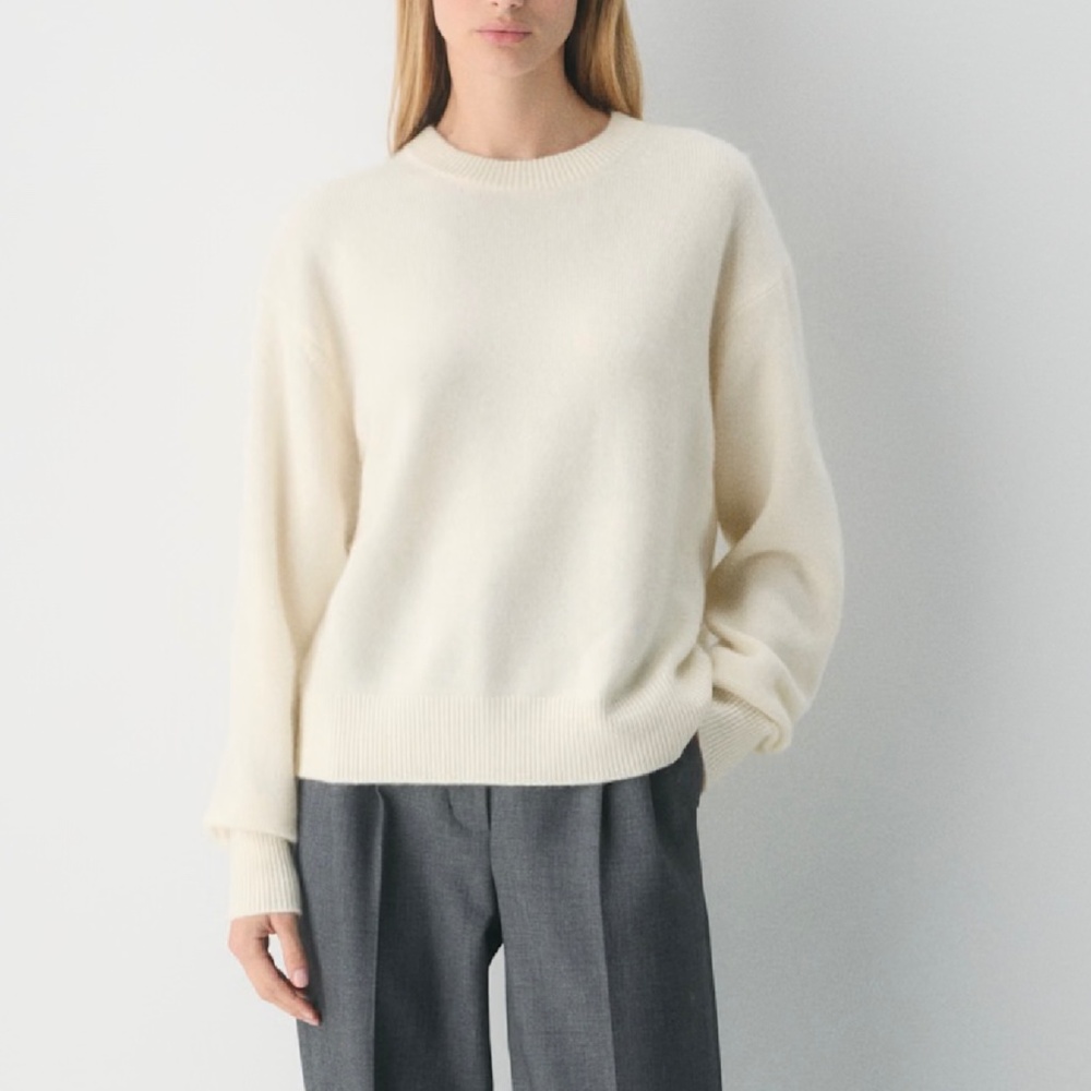 Aritzia Relaxed TNA Crewneck Cropped Sweater - White/Ivory